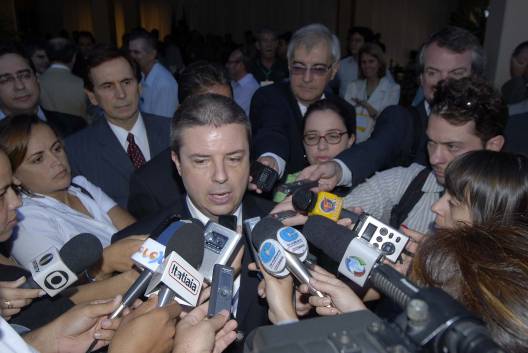 Entrevista do governador Antonio Anastasia na posse do novo presidente da Cenibra