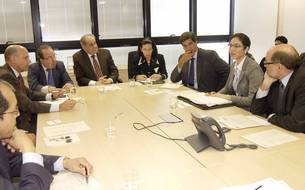 Secretários Danilo de Castro, Leonardo Colombini e Maria Coeli Simões durante reunião