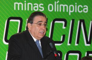 Alberto Pinto Coelho durante pronunciamento no lançamento do Minas Olímpica