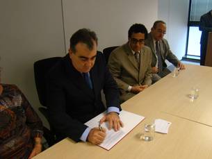 Secretário Narcio Rodrigues assina acordo de resolução da posse do Grupo Executivo Pró-Estadualização