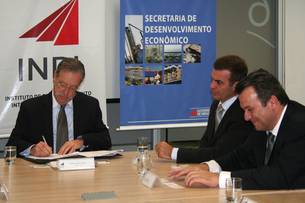 Presidente do Indi, Frederico Álvares, acompanhado pelos acionistas da Viver Minas, Juscelino Sarkis (centro), e Nino Reppucci (direita)