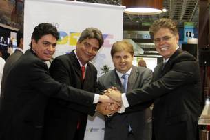 Cláudio Valverde, Alexandre Passos, Agostinho Patrus Filho e Ronald Ázaro durante o lançamento