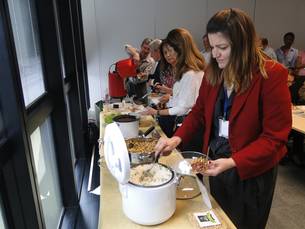 Uma sessão de degustação foi promovida com o objetivo de introduzia a soja na alimentação escolar