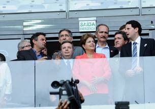 Aécio Neves, Anastasia e Dilma Rousseff foram às áreas de camarote