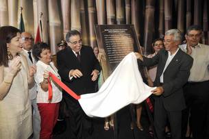 O novo espaço cultural recebeu o nome do ex-deputado Aécio Ferreira Cunha (1927-2010), pai do senador Aécio Neves