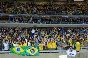 Torcedores mineiros, de outros estados e de vários países fazem a festa para o jogo da Seleção Brasileira