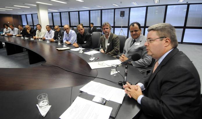Durante a reunião com o governador, os prefeitos apresentaram as demandas da associação e dos municípios