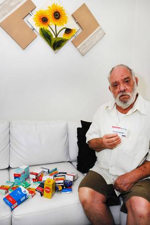 O aposentado Tarciso Rodrigues de Oliveira utiliza o cartão do Ipsemg na compra de medicamentos