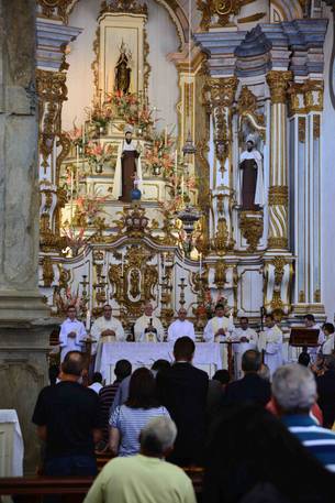 Missa foi celebrada pelo arcebispo Dom Geraldo Lyrio Rocha, na Igreja de Nossa Senhora do Carmo