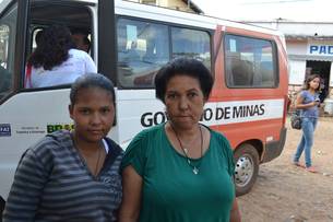 Marília Pimenta Simões, de Conceição do Mato Dentro, levou a filha para emitir a carteira de trabalho