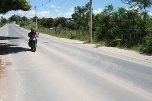 A rodovia LMG-806 é a via de acesso ao município de Ribeirão das Neves e atende a diversas regiões de Belo Horizonte