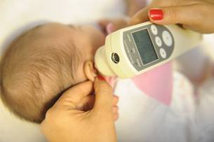 Recomendação é que o exame de triagem neonatal seja realizado nos primeiros dias de vida do recém-nascido