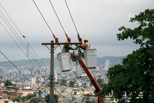 Além de causar ferimentos, linhas cortantes provocam danos à rede de fornecimento de energia elétrica