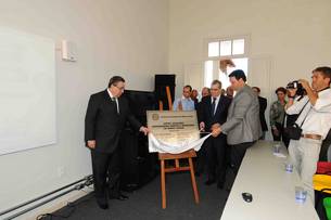 Ao lado do secretário Narcio Rodrigues, Alberto Pinto Coelho também inaugurou nova unidade do Uaitec