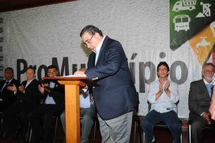 Convênios foram assinados pelo vice-governador em solenidade realizada em Guanhães, nesta sexta
