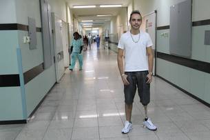 Vítima de um acidente de moto, Matheus Vargas hoje leva uma vida normal com o auxílio de uma prótese