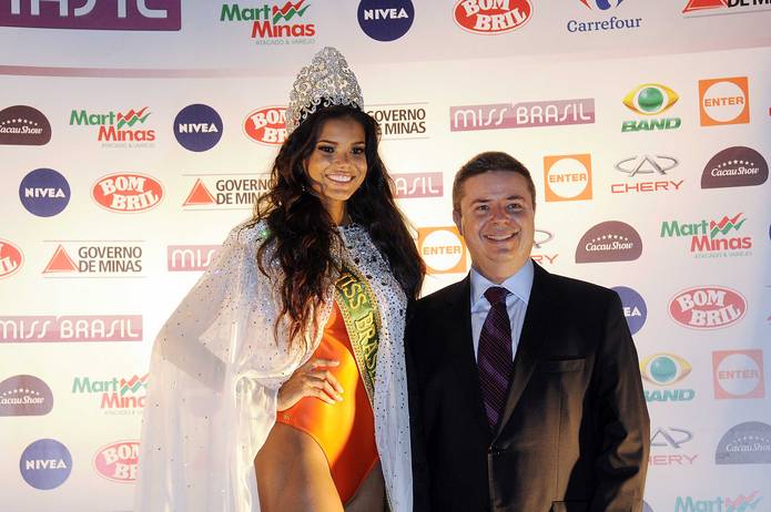 Governador Antonio Anastasia e a miss Brasil 2013, Jakelyne Oliveira, representante do estado de Mato Grosso, durante o evento no Minascentro, na cidade de Belo Horizonte