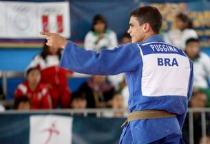 O atleta mineiro Lélio Puggina conquistou a medalha de ouro na categoria de até 66 quilos no judô