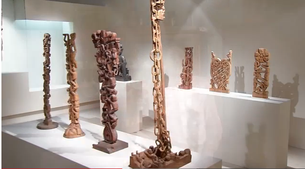 Exposição reúne 30 peças de várias épocas da carreira do artista mineiro Geraldo Teles de Oliveira