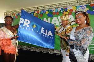 Corte Real Momesca do Carnaval de Belo Horizonte esteve presente na abertura do Carnaval em Minas