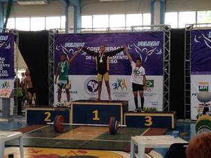 O atleta Renan de Sena conquistou a medalha de ouro no Sub-17, categoria até 56 quilos