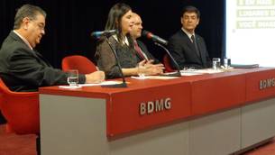 A subsecretária de Desenvolvimento Regional, Beatriz Morais, participou do debate sobre iluminação pública