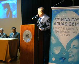 O secretário da Sectes, Narcio Rodrigues, destacou a importância do encontro sobre a gestão das águas