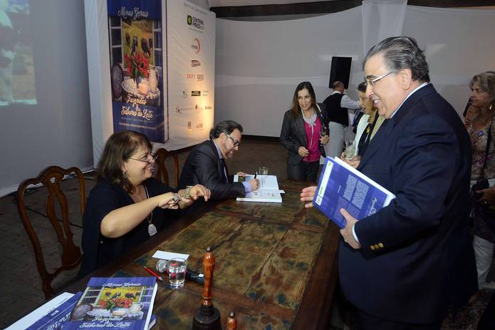 Publicação foi apresentada em evento realizado, nessa terça-feira (20/05), no Palácio da Liberdade. Nesta edição, o livro ganhou textos em português e inglês.