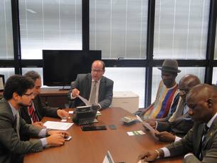 O embaixador do Senegal no Brasil, El Hadji Niang, e seu grupo, foram recebidos pelo secretário da Seapa, André Merlo, nesta terça-feira (27/05)