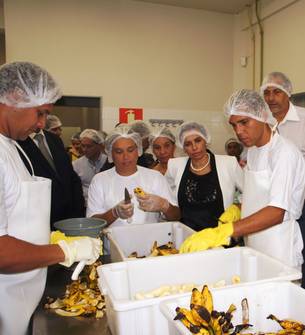 Após a assinatura, a presidente do Servas, Célia Pinto Coelho, visitou a fábrica em Montes Claros 
