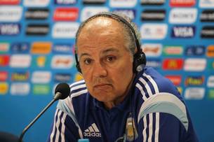 Treinador argentino destacou o respeito à seleção do Irã e disse que não existe rival fraco no mundial