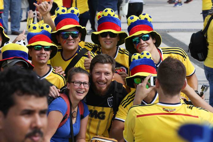 Arquibancadas do Mineirão foram tomadas pelas camisetas amarelas da torcida colombiana