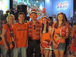 Família de holandeses curte a FIFA Fan Fest em Belo Horizonte