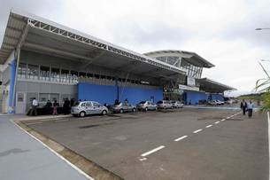 O aeroporto possui a segunda maior pista para pouso de Minas Gerais com 2530 metros