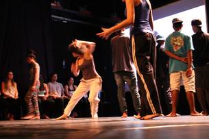 Participantes desenvolveram práticas teatrais como forma de despertar reflexões sobre situações de vida e da sociedade brasileira