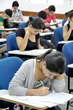 Estudantes realizam provas na Universidade Unimontes