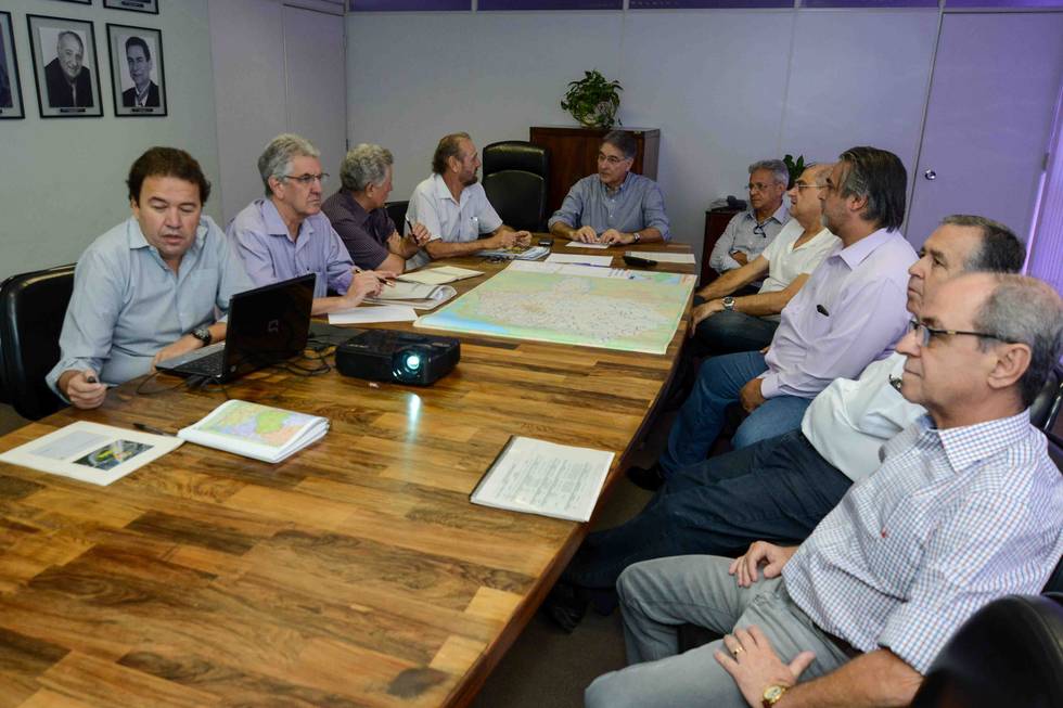 Fernando Pimentel se reuniu com a diretoria-geral do DER-MG e com os secretários Murilo Valadares (Setop), Marco Antônio Teixeira (Seccri) e José Afonso Bicalho (Fazenda)