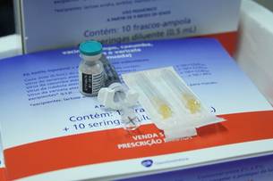 Vacina tetra viral deve ser aplicada aos 15 meses de vida