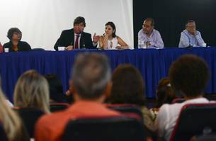 O secretário de Estado de Trabalho e Desenvolvimento Social, André Quintão, durante a reunião