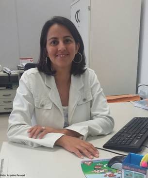 Uma das alunas do curso de Especialização em Saúde Pública, a farmacêutica Fernanda Maria Lacerda, coordenadora do Núcleo de Atenção Básica à Saúde (NAPRIS), da Superintendência Regional de Saúde de Pouso Alegre
