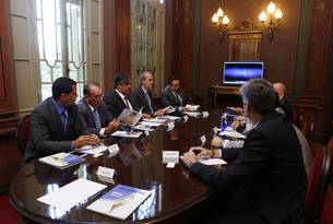 Representantes do setor de TI em reunião com o secretário Miguel Corrêa, no Palácio da Liberdade