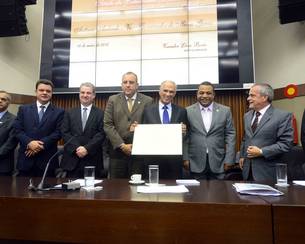 Antônio Andrade recebe o título de Cidadão Honorário de Belo Horizonte na Câmara Municipal