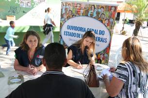 Funcionários atendem população em Ribeirão das Neves