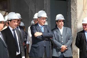 Pimentel e o presidente da Codemig, Marco Antônio Castello Branco (à direita), durante a visita às obras