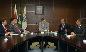 Governador Pimentel recebeu o prefeito de Vespasiano, Carlos Murta, que oficializou a doação do terreno