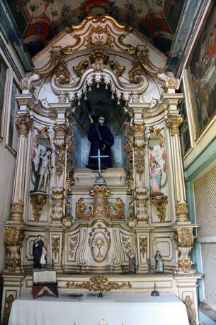 Igreja preserva trabalhos ornamentais e pinturas em estilo rococó, expressão artística do final do século 18