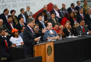 Governador Fernando Pimentel discursa durante instalação do Fórum Regional de Governo, em Uberlândia