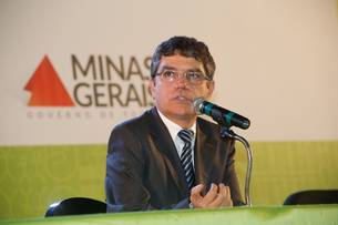 Secretário de Estado de Saúde de Minas Gerais, Fausto Pereira dos Santos, durante a 8ª Conferência Estadual de Saúde