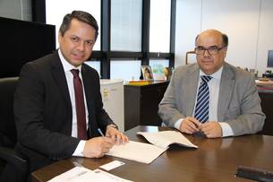 O secretário de Estado de Esportes, Carlos Henrique e o presidente do CREF6/MG, Cláudio Boschi