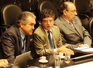 Fausto Pereira dos Santos indicou soluções para o enfrentamento racional da judicialização